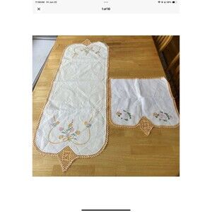 Table Runner & Doily Floral Hand Embroidered Crocheted Edge 51”x 18”